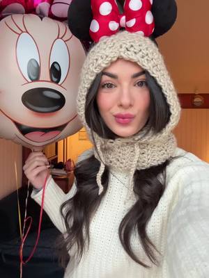 A post by @majno on TikTok caption: Sono a Disneyland Paris aaaa🎂❤️✨🎠