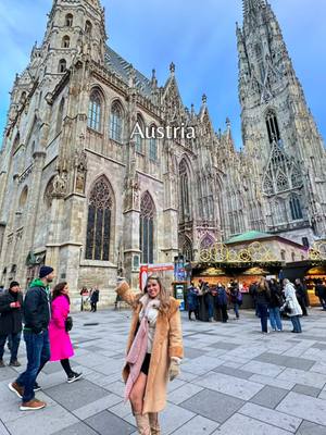 A post by @pinkgirlvh on TikTok caption: #viajarmas #viena #club #estilodevida #viajera 