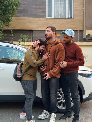 A post by @muneebkhanmoni on TikTok caption: Yaar iski Setting karwa do koi 😔  #muneebkhan #team04 #muneebkhanmoni 