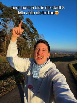 A post by @tream_auf_spotify_ on TikTok caption: heut lauf ich bis in die Stadt…@Mia Julia als Tattoo❤️‍🩹 #4u 