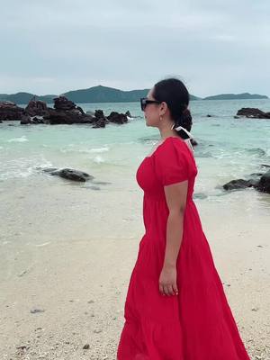 A post by @annieafroz on TikTok caption: #island #phuket #thailand #thailand🇹🇭 #bangladeshi #foryou #foryoupage #bangladeshi_tiktok #memories #holiday 