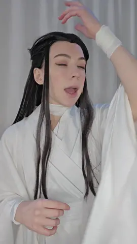 A post by @harmless_spark on TikTok caption: don't take his hat 😤  #xielian #xieliancosplay #tgcf #hob #heavenofficalblessing #tianguancifu #danmei #mxtx 