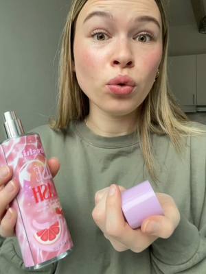 A post by @refreshicosmetiques on TikTok caption: le struggle parce que tu as une collection de brumes Refreshi insanes 🥹🧴🩷 #refreshi #refreshicosmetics #lipoil #pourtoi #SmallBusiness #mtl 