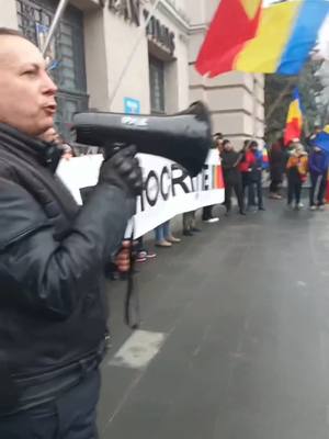 A post by @kovacs.valer on TikTok caption: #romania🇷🇴 #respect #romania #diaspora #politia #politiaromana @Mihai Negoescu 