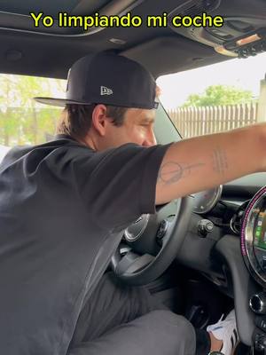 A post by @nosoychaparro on TikTok caption: ¿Algún mecánico que me ayude? Se me calentó el coche 🥺 #comedia 