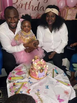 A post by @hawichkaevasangare on TikTok caption: Merci la famille 🙏🥰🎁