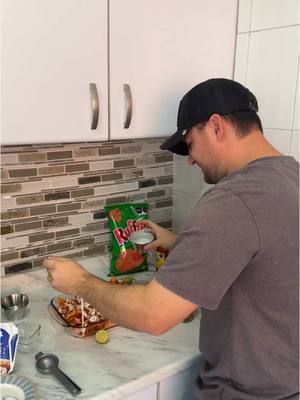 A post by @arturogonzalezl on TikTok caption: Amanecieron sanitos? @Si Somos Gemelos Jajaja