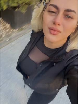 A post by @alinataroiu on TikTok caption: #spam #tik_tok #viral #foryou #pentrutine #foryou #motivation #gym #GymLife #motivation #blonde #smile 