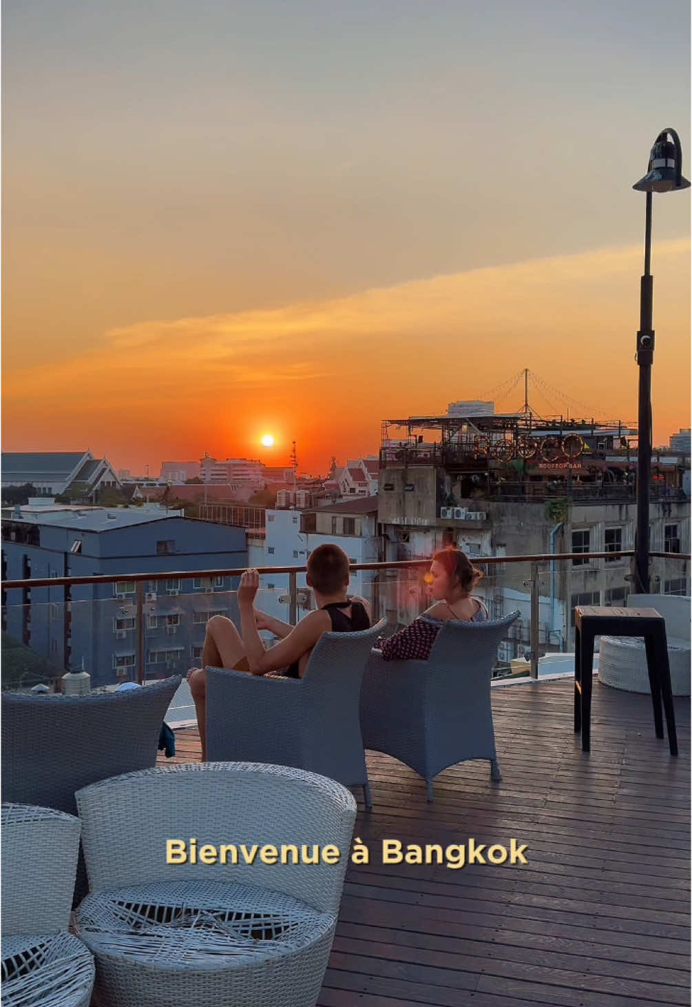 A post by @little_gypsy on TikTok caption: Si jamais vous avez des quartiers plus calmes à recommander hésitez pas !  #CapCut #bangkok #thailand #roadtrip 
