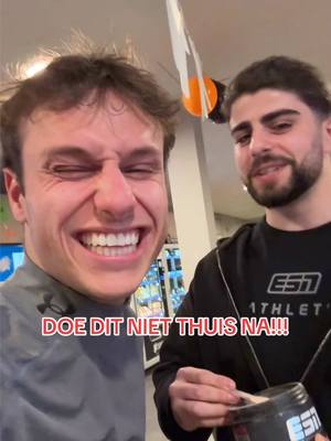 A post by @jefezeven on TikTok caption: Ik ben hier met… | @2SKINNY  Deze man staat bekend om het uitdagen van mensen in de gym in iets waar die persoon goed in is, vooral om zichzelf uit te dagen in oefeningen waarvan hij niet wist dat ze bestonden! INSANE LEGEND! Wat je doet, doe je heel sterk! 💪🏼 je bent een voorbeeld voor velen in de gym! 2025 wordt een leerrijk en innoverend jaar!! LEGEND! Ps: dit is niet gesponsord!! #2skinny #ikbenhiermet #jefé7 #fypシ゚ 