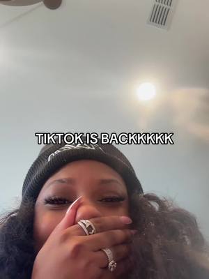 A post by @themonaleo on TikTok caption: 😭😭😭😭😭💕💕💘💘💘💘💘💕💕💕💕💕💕💕💕💕 #tiktok #fyp