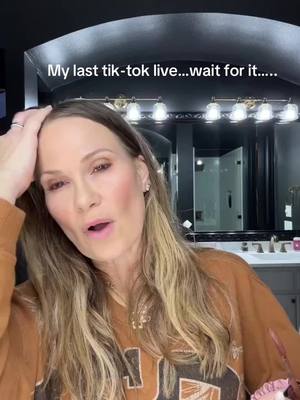 A post by @thecoloranalysisqueen on TikTok caption: #LIVEhighlights #TikTokLIVE #LIVE  #LIVEhighlights #TikTokLIVE #thecoloranalysisqueen #colorpalette #coloranalysisexpert