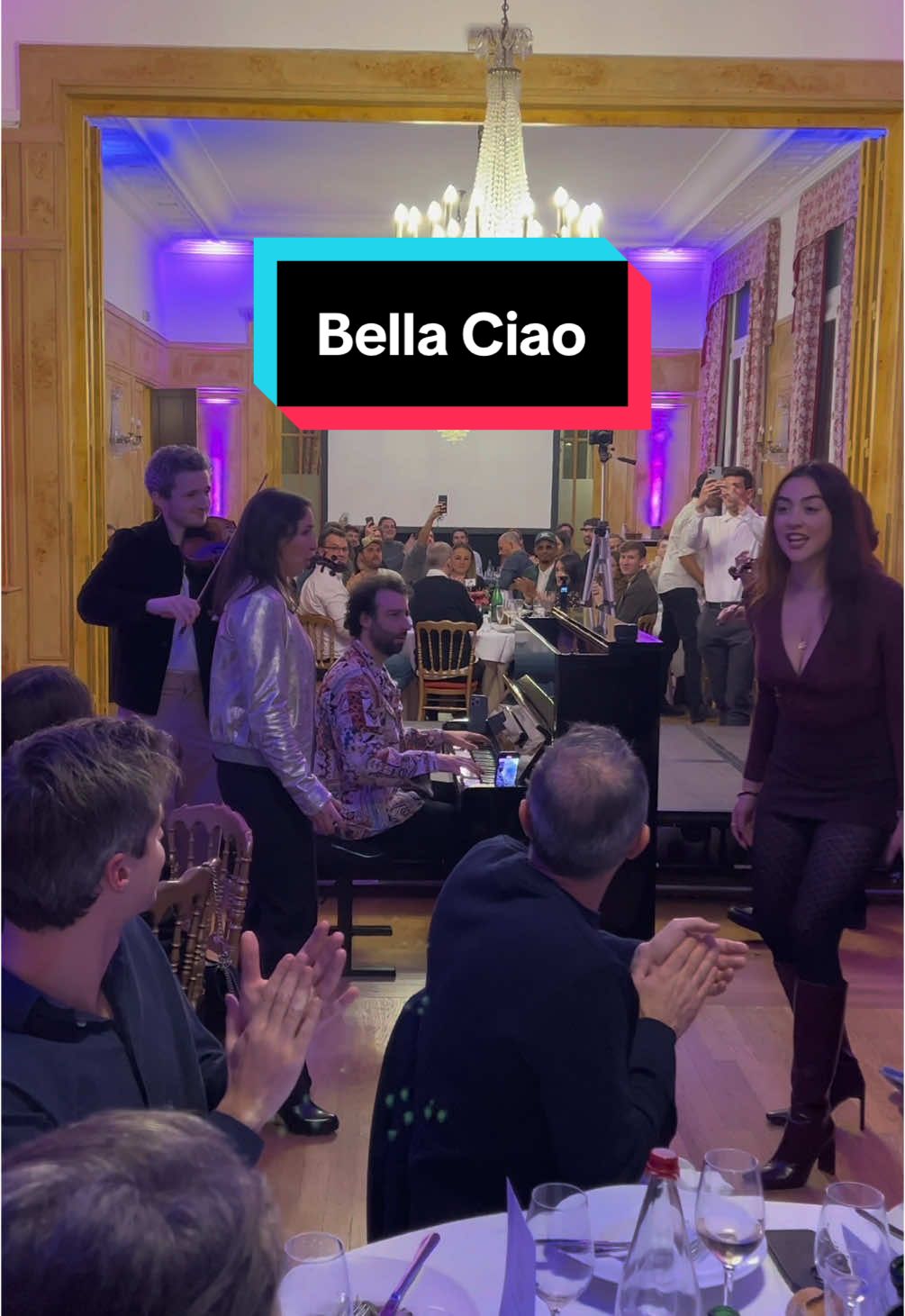 A post by @juliencohen_piano on TikTok caption: The most EPIC Bella Ciao FLASHMOB 🤯 The end will blow your mind 😍 At the @Paris.Creator.Week dinner. Singers: @Sone and @Amélie Tatti soprano  Violinists: @Violin phonix  #bellaciao #flashmob 