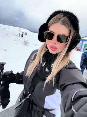 A post by @rosyborgia1 on TikTok caption: Skiii 🤍🎿⛷️