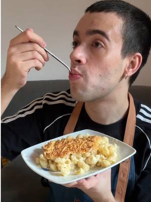 A post by @iigormorales on TikTok caption: Hoy en Cocina con Igor Mac&Cheese Gratinados🧀🧑🏽‍🍳❤️ Ingredientes (2 pax): - 250g macarrones - 25g mantequilla - 275 de queso - 100g queso para gratinar - 150ml leche - 200ml nata para cocinar - 1 cucharada de harina - Sal - Ajo en polvo - Pimienta - Pan rallado/Panko (añadir un poco por encima del queso que vas a gratinar, para que quede más crujiente el gratinado😉) #CocinaconIgor