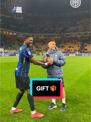 A post by @inter on TikTok caption: A Thu-La prize giving 🤩 #ForzaInter #InterEmpoli #TiktokCalcio #TikTokFootball #Football #Calcio #Lautaro #Thuram