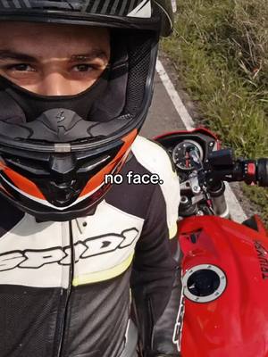 A post by @mori660s on TikTok caption: Tenía que hacerlo también😎🤓 #fyp #parati #biker #moto #asturias #motorcycle  #CapCut 