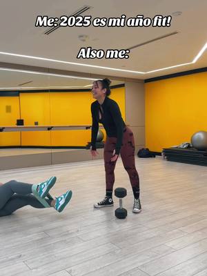 A post by @thatstatimg on TikTok caption: Serán señales? 😂 lo importante es que lo estamos intentando #2025fit #gym #funny #fail #2025  @Valen 🖤 