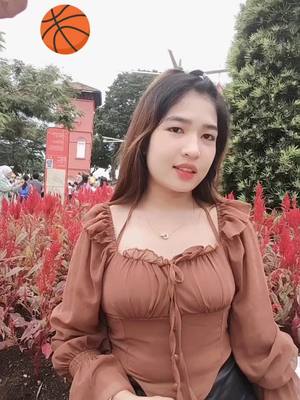 A post by @user350070337 on TikTok caption: #viewsတေရှယ်ကျ😒😒 #အဖတ်မလုပ်နဲ့ကွာ☹ #ချစ်ပေးကြအုန်းနော်😍😘😘 