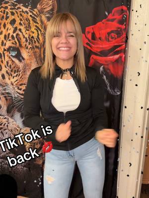 A post by @itssovero on TikTok caption: Dance time 💋#viral #viralpost #livelaughlove #fyp #❤️❤️💋💋 #dance #newyears #florida 