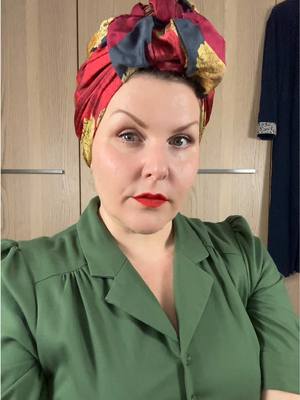 A post by @hollandschmeisje on TikTok caption: Fluffy, very fluffy, #1940s brushout for todays #vintagegrwm Have a fabulous day! #vintagehairstyle #vintage 