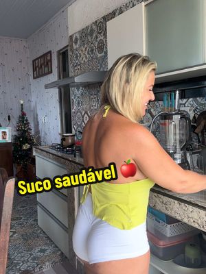 A post by @loirapraianaoficial on TikTok caption: Preparando meu café ☕️ suco natural beterraba limão 🍋 maçã 🍎 suco saudável 