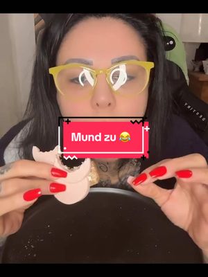 A post by @dasbensonding on TikTok caption: Mach dein Mund zu 😂 asmr  #asmr #asmrsounds #mukbangeatingshow #asmrtiktoks #randomthings #dasbensonding #bah #trigger #triggered #fyppp #eatingshow #asmrtriggers #asmr_tingles 