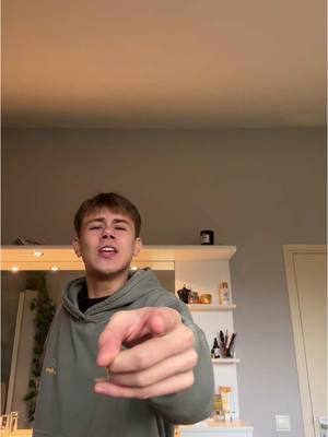 A post by @samvloothuis on TikTok caption: PUT YOUR TINY HAND IN MINE