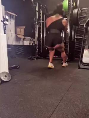 A post by @rosycostantino5wellness on TikTok caption: #perte #neiperteee #wellness #pro #body #bodybuilding #over50 #tiktoknews 