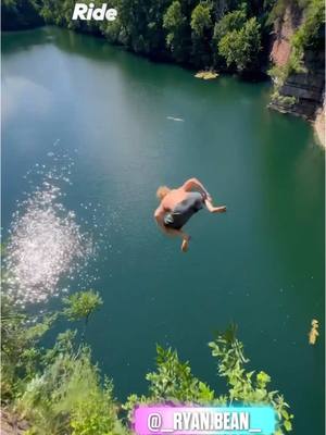 A post by @ridingzone on TikTok caption: C’est quoi votre tricks préféré ? 🤩 . . #ridingzone #toptricks #pourtoi #cliffjumping #windsurf #skate #snow 