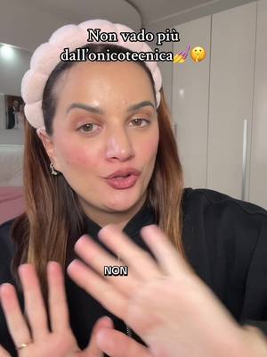 A post by @anduenavoda on TikTok caption: Da quando ho scoperto le “press on”, la mia vita è cambiata💕 Super veloci, super economiche e risultato top. Risparmio tempo, soldi ed ho sempre le unghie perfette💅 prova e poi mi dirai✨ #presson #nailhack #unghiepresson #unghieperfette 