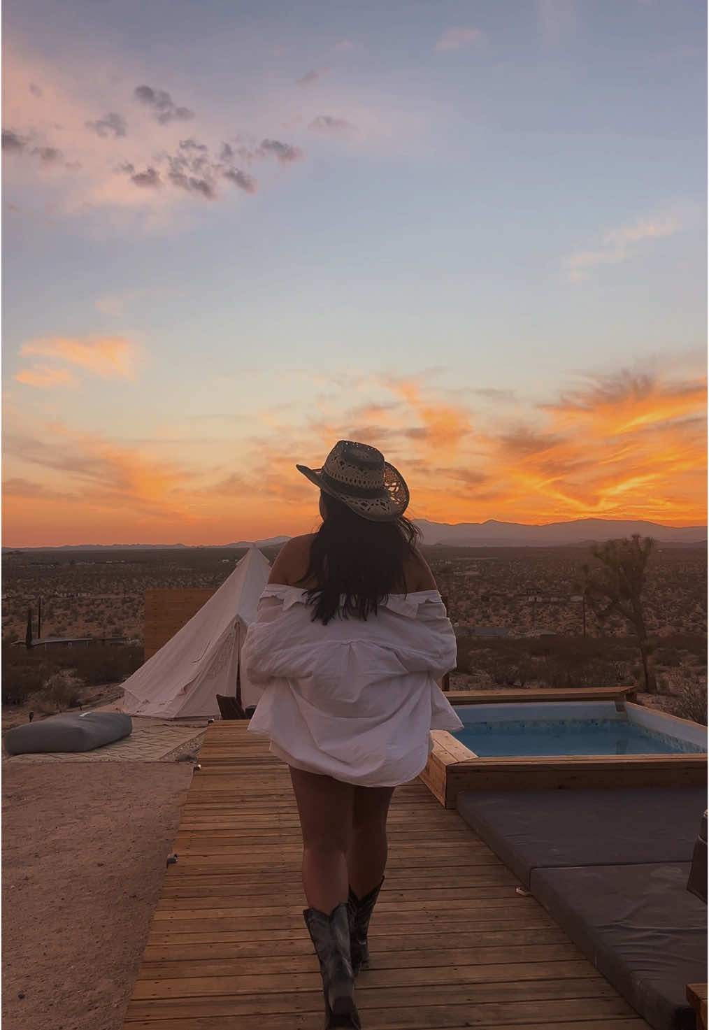 A post by @lenakarla on TikTok caption: Wish you were here #poem #poetry #poetrytok #voiceover #sadgirl🥀 #sadgirl #love #poetrylover #spokenword 