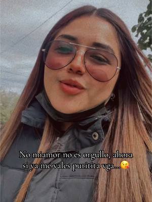 A post by @jacquelinmeedina on TikTok caption: 😘😘