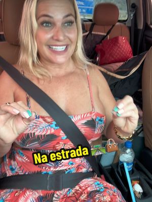 A post by @loirapraianaoficial on TikTok caption: Na estrada 🛣️ indo conhecer o litoral catarinense Santa Catarina 👜🛣️