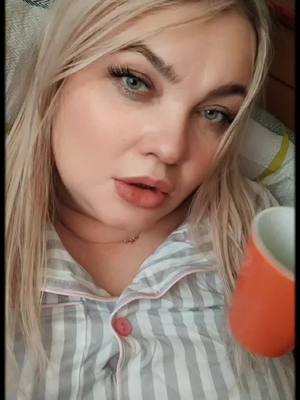 A post by @iruna653 on TikTok caption: Настроение 🖖☕😉🎼😘