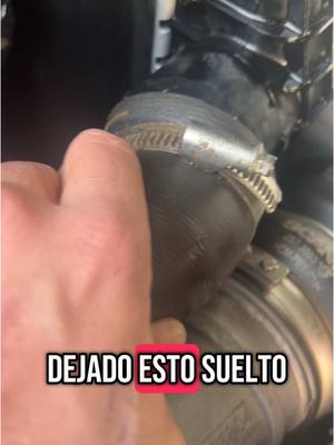 A post by @barberov8 on TikTok caption: Reparando mi propio camino. 👨🏻‍🔧⚙️💦 #elberro #truckerlife #truckdriver #camioneros #averia #manguito #refrigerante #faltadeprofesionalidad 