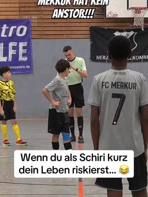 A post by @quallexd001 on TikTok caption: Ganz ruhig… war nur Spaß… 😂 #qualle👑 #fyp #schiedsrichter #fussballer #jugendfussball #kinderfussball #hallenturnier #hallenfussball #turnier #kreisligalegende #kreisligamomente #kreisligaalltag #kreisligafussball #footballtiktok #dfb 