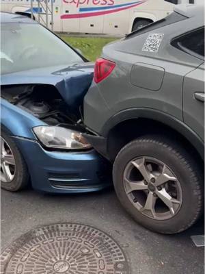 A post by @fahrlehrerlukas on TikTok caption: Unfall während der Fahrstunde 🥲😨 #fahrlehrerlukas #fahrprüfung #fahrschule #fahrlehrer 