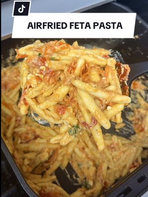 A post by @ifilip24 on TikTok caption: 30 anledningar till att du BEHÖVER en Airfryer, part 18/30 = Airfried Feta Pasta 😍😋💪 Ingredienser:  150g feta ost  400g körsbärstomater Olivolja  Salt, peppar, oregano 200g pasta (okokt vikt)  Färsk basilika  #airfryer #airfryerrecipes #fetapasta #fetatomatopasta #matlagning  