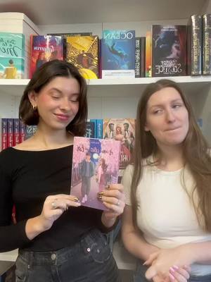 A post by @editions_slalom on TikTok caption: Petit concours pour bien débuter l’année 🌸 Tentez de remporter ce magnifique exemplaire de À un clic de toi signé et annoté par l’autrice @EVA KIM 🏹 ! Pour participer : - aimer la vidéo - suivre notre compte et celui de l’autrice  - tagger les personnes avec qui vous aimeriez lire ce livre ! #BookTok #booktokfrance #giveaway #concours #romancebooks #concourslivresque 