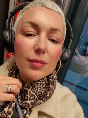 A post by @ninaalfrance on TikTok caption: Ayahviv Akes akhemem rebi yiwen edunit ed Win yedan niya niya🥰🤗 #passion#chant#musique#kabyle #dz #metro #boulot #fun#Love#Vlog #kabyle_girl 