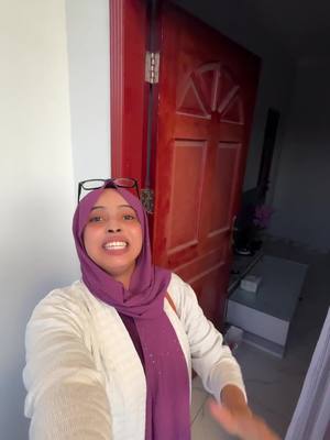 A post by @mariaharlin on TikTok caption: Ciyalxmr ismujiya😂#mariaharlin #somalitiktok #fypシ゚viral #fypppppppp #foryoupage #muqdishotiktok #xamar #ciyaalxamar 