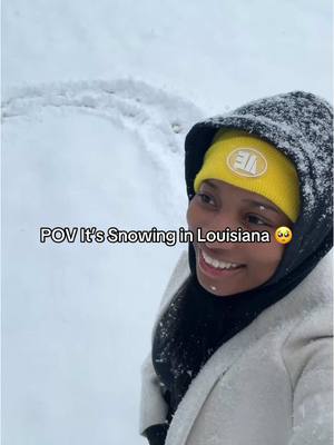 A post by @niyaakay on TikTok caption: I’m finna Jigg in a second hold up 😭❄️ #snowday 