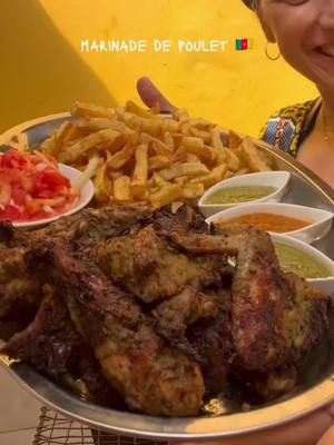 A post by @meloaleau on TikTok caption: Une marinade de poulet aux épices africaines 🇨🇲  INGRÉDIENTS: Poireau Poivron vert Céleri Persil Ail  Oignon Gingembre Moutarde Épices camerounaises The Chef poulet Épice curry  Poivre Blanc de Penja Sel Huile #marinade #poulet #epice #cameroun 