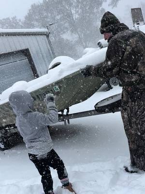 A post by @jasmineblayne on TikTok caption: 😭😭 #louisiana #louisianasnowday2025 #snow #snowday #southla #fyp #foryou 