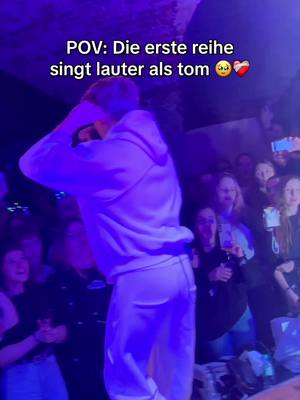 A post by @tomtwers on TikTok caption: Wiedo steht da ein XXL Megafon?😭😂