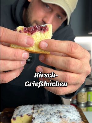 A post by @kiki_ajmo on TikTok caption: Mama’s Kirschkuchen mit Grieß Ich habe ihn jetzt zum dritten Mal gebacken, und der Teig ist wirklich super. Aber macht nicht den Fehler, kleine Kirschen zu kaufen, und verwendet ein größeres Blech – 35x25 cm oder eventuell sogar 40x30 cm. Zutaten: 	•	5 Eier 	•	150 g Zucker 	•	200 g Joghurt 	•	120 ml Öl 	•	200 g Mehl 	•	150 g Hartweizengrieß 	•	1 TL Backpulver 	•	1 EL Vanillezucker 	•	1/2 Zitronenschale (abgerieben) 	•	eine Prise Salz