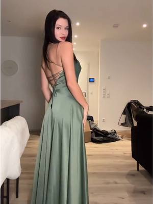 A post by @kalinkavs on TikTok caption: welches Kleid für den Ball? 🥹Habe die 3 zur Auswahl 