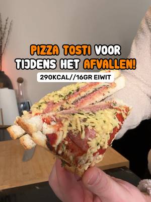 A post by @jessyknijn on TikTok caption: Ja wie verzint het 😂😂 Pizza Tosti hahahaha 😝 Wel echt lekker en echt top voor de afwisseling 🤩😁 #afvallen 