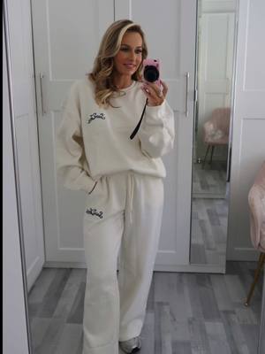 A post by @kerislouisefitness on TikTok caption: I am OBSESSED with this tracksuit #fyp #grwm #outfitinspo #OOTD #ukfashionblogger #ukfashion 